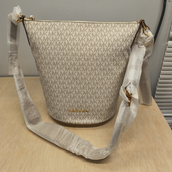Michael Kors Brooke Bucket Handbag - Picture 2 of 14